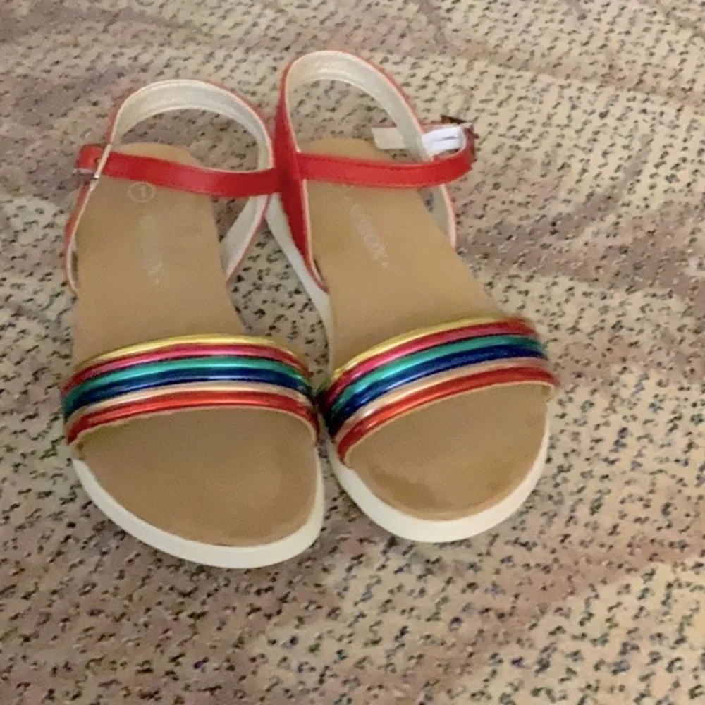 NIB Sprox girls metallic rainbow sandals in size 1